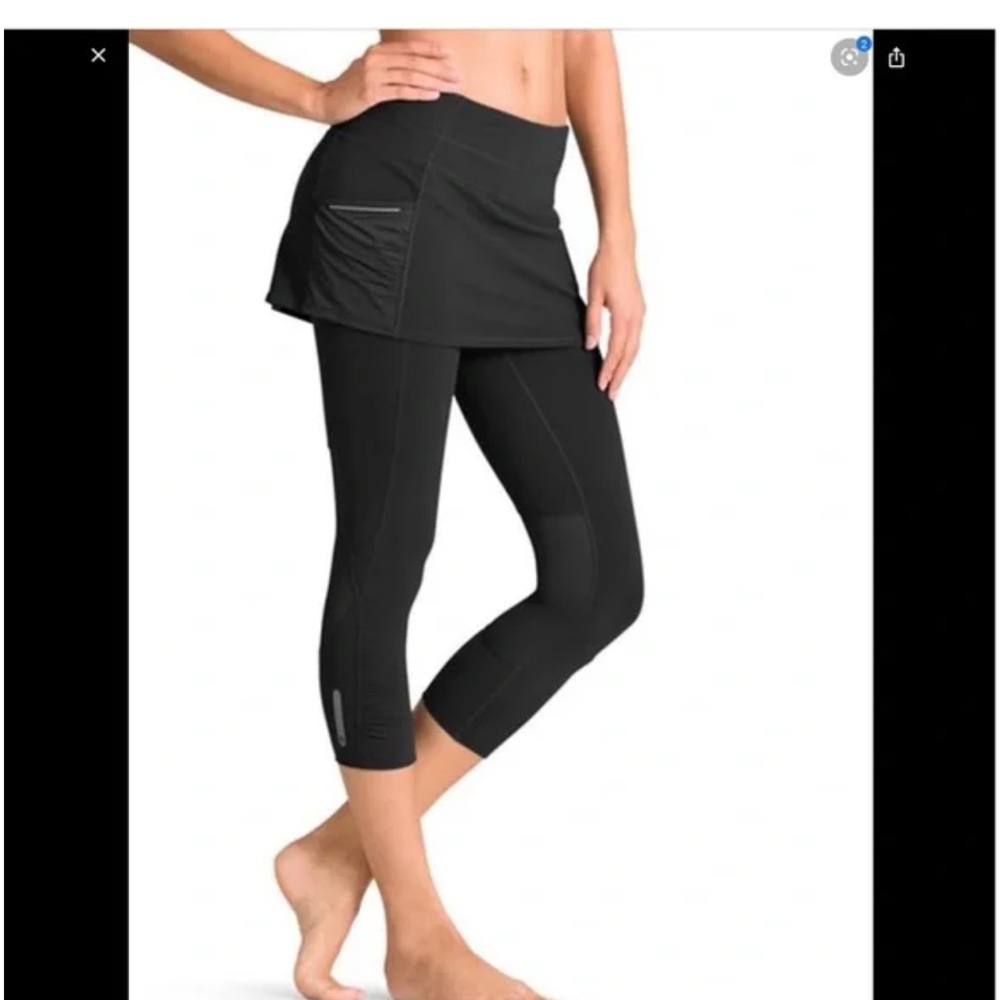 Athleta Acceleration 2 in 1 Capri Skort Leggings Black Size Small